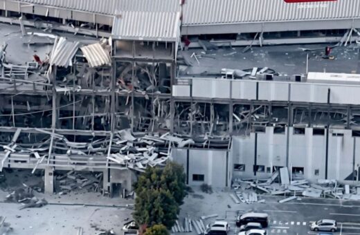 Forte terremoto de magnitude 7,1 atinge o Japão, derruba estruturas e mobiliza equipes de resgate