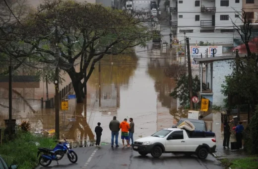 Frente Fria e Baixa Pressão Deixam o Sul Em Alerta Máximo com Volumes de Chuva Acima de 170 mm e Riscos Elevados de Inundações