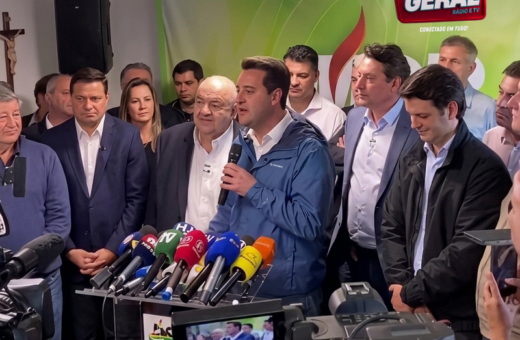 Rafael Greca desiste de disputar o Governo do Paraná e oficializa candidatura a vice na chapa de Sandro Alex