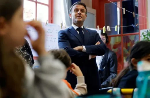 França Cria Marco Inédito na Europa e Bane Redes Sociais para Menores de 15 anos