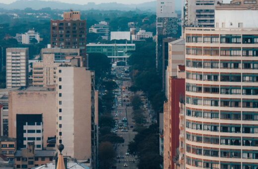 Fim das Férias Escolares Aumenta em 30% o Fluxo de Veículos e Congestiona o Trânsito de Curitiba