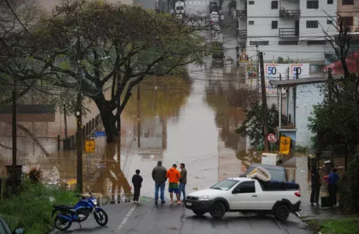Frente Fria e Baixa Pressão Deixam o Sul Em Alerta Máximo com Volumes de Chuva Acima de 170 mm e Riscos Elevados de Inundações