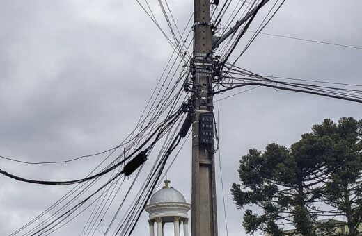 Curitiba avança em projeto para enterrar até 120 km de fios e pode criar modelo inédito no Brasil