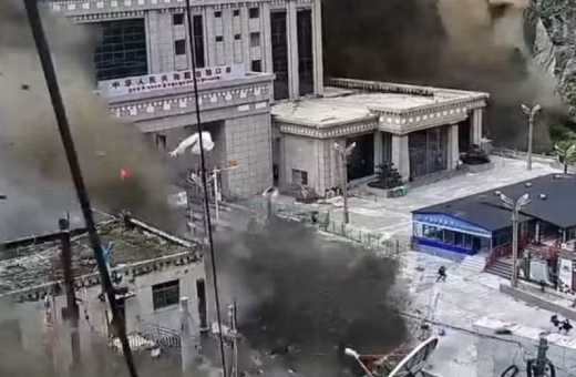 Vídeo mostra deslizamento devastando porto no Tibete; há vítimas e desaparecidos