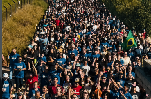 Primeira Marcha para Jesus reúne centenas de pessoas e leva fé e louvor às ruas de Colombo