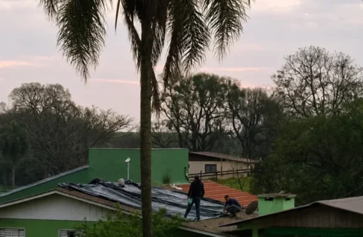 Temporais deixam dois mortos, mais de 4 mil afetados e destroem casas no Rio Grande do Sul