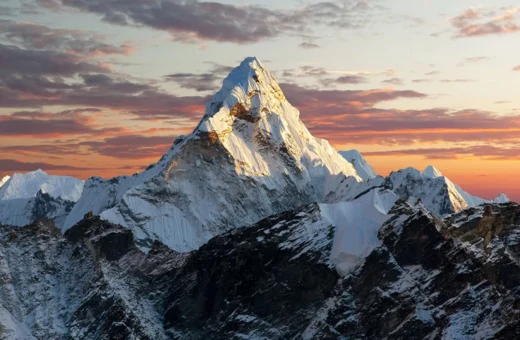 Índia planeja resgate de alpinista congelado há 30 anos no Monte Everest