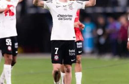 Com um a menos, Corinthians vence Rosario Central e avança às quartas da Libertadores