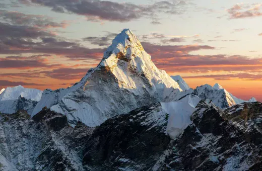 Índia planeja resgate de alpinista congelado há 30 anos no Monte Everest