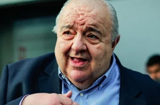 Candidato a vice-governador na chapa de Sandro Alex sofreu hematoma e inchaço na perna esquerda durante visita a Maripá; agendas foram suspensas e quadro é considerado estável