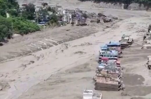 Vídeo impressionante mostra força da enxurrada que devasta o Nepal; mortos e centenas de desaparecidos