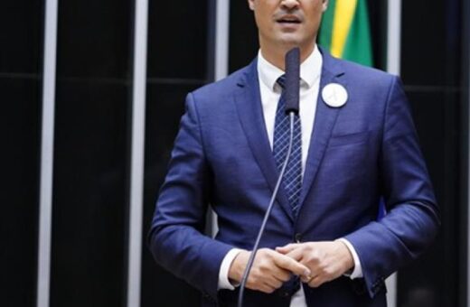Deltan aparece à frente em pesquisa Neokemp para o Senado no Paraná