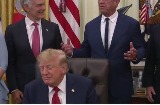 Trump promulga lei que amplia sanções contra Rússia e autoriza tarifas de até 100%