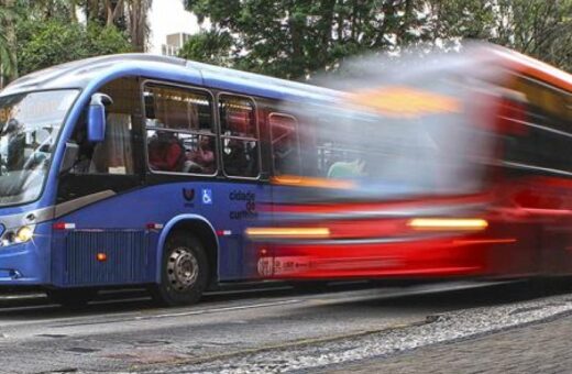 Feriado altera 35 linhas de ônibus em Curitiba nesta terça; veja os principais desvios