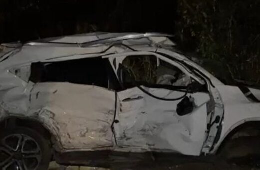 Colisão frontal deixa dois mortos e ex-prefeito gravemente ferido na PR-323