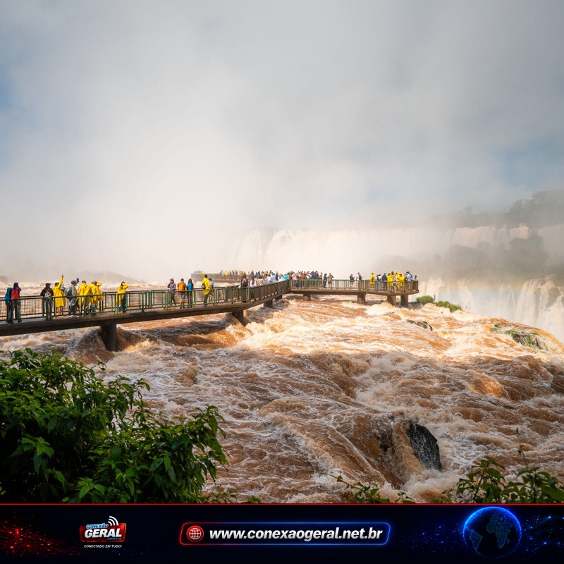 Cataratas do Iguaçu têm vazão cinco vezes acima da média e mantêm visitação aberta