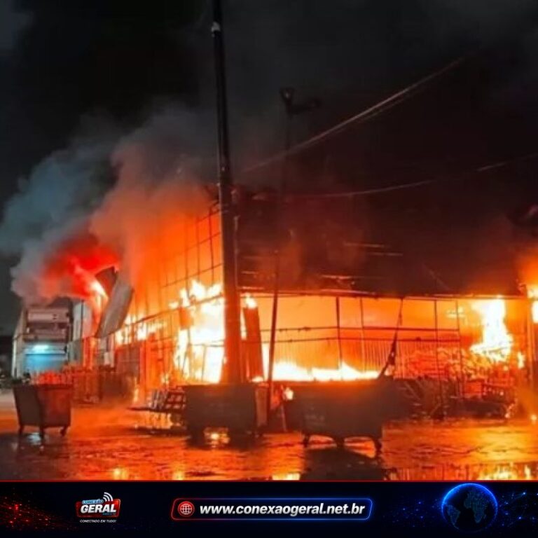 Incêndio destrói pavilhão da Ceagesp e atinge 320 boxes em São Paulo