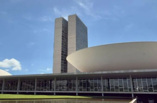 Congresso concentra votações sobre fim da escala 6×1, segurança e taxa das blusinhas