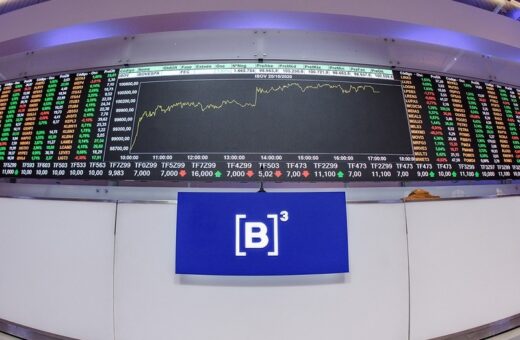 Bolsa dispara quase 3% e dólar cai com pesquisa eleitoral e alta das commodities