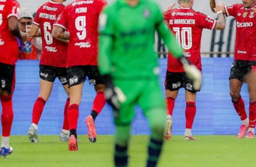 Flamengo assume liderança do Brasileirão após tropeço do Palmeiras