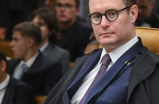 Zanin manda PF entregar até 23h íntegra dos dados do celular de Vorcaro