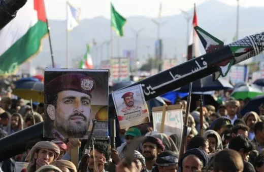 Houthis ameaçam resposta contra os EUA enquanto ataques mantêm aeroporto de Riade fechado