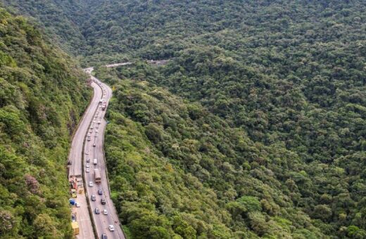 FERIADÃO | BR-277 deve receber 137 mil veículos e movimento rumo ao Litoral do Paraná cresce neste sábado