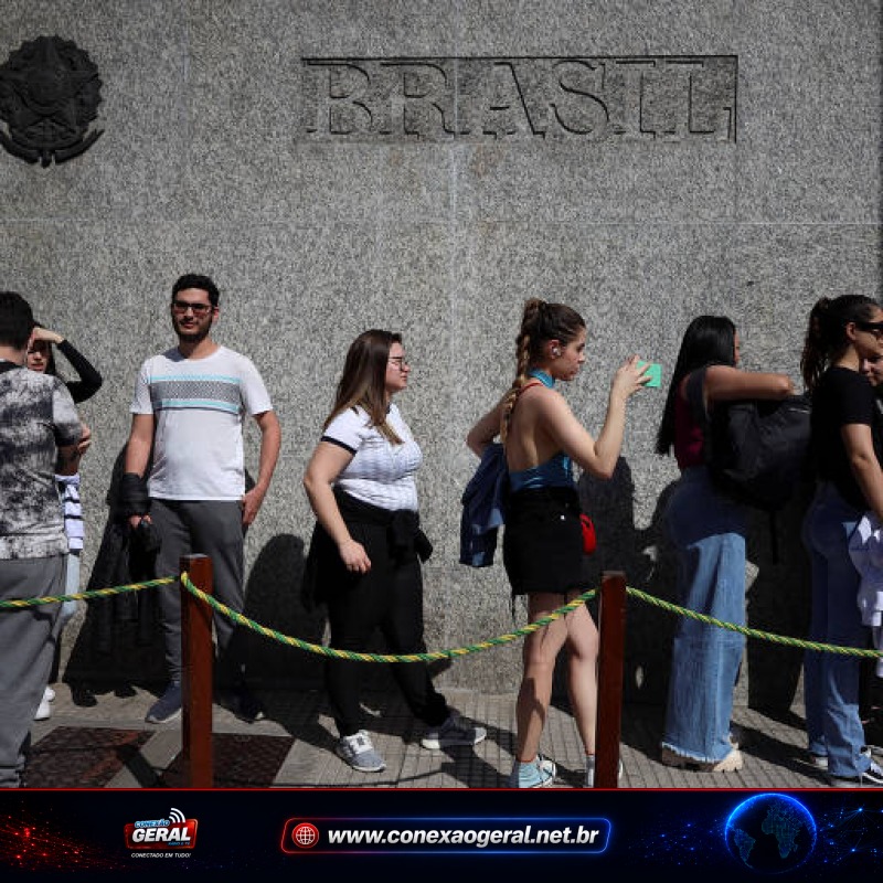 Votação brasileira já começou no exterior; boatos sobre retirada de embaixadas são falsos