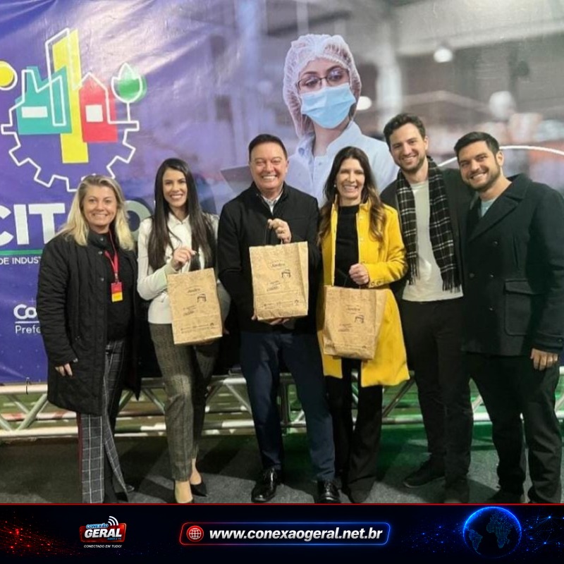 Colombo homenageia 25 empresas e reforça agenda de desenvolvimento econômico no município