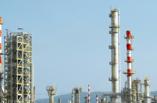 Petróleo supera US$ 106 em meio a tensões no Oriente Médio e aumenta preocupação com combustíveis