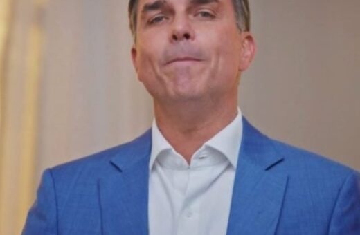 Sabatina de Flávio Bolsonaro na Globo tem promessa contra reeleição e críticas a Lula e ao STF