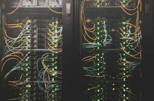 Economia global enfrenta novos riscos com avanço da inteligência artificial e tensões geopolíticas