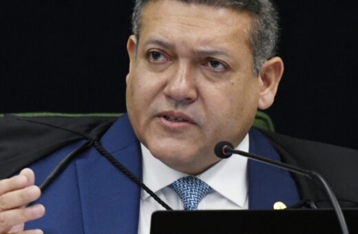 TSE manda suspender jornal de sindicato dos petroleiros após pedido da campanha de Flávio Bolsonaro