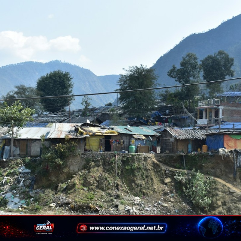 Nepal pede que população procure locais seguros após nova enchente; equipes acompanham áreas de risco