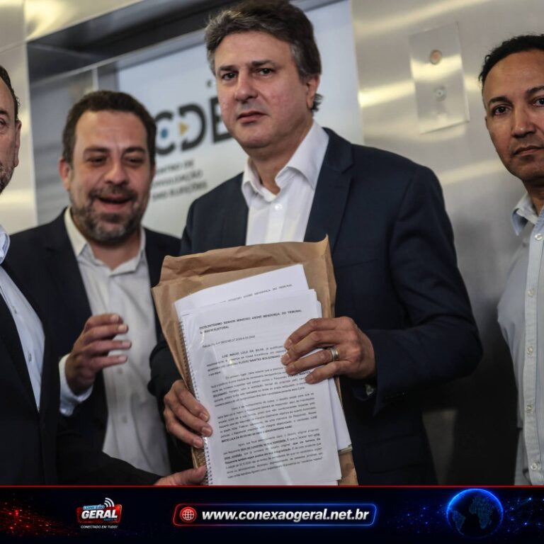 Representantes das campanhas de Lula e Flávio Bolsonaro durante a formalização do acordo sobre sigilos no TSE